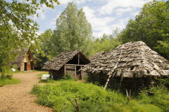 75 rekonstruierte, prhistorische Huser und Htten des Federseemuseums